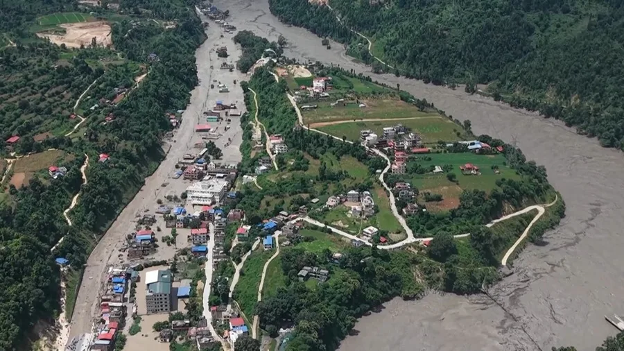 Autoridades de Nepal elevan a 289 los muertos por la riada masiva