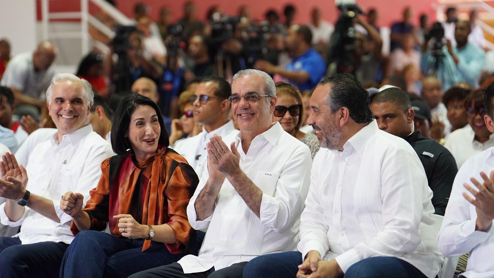 Presidente Luis Abinader e INEFI entregan polideportivo techado en el Centro Educativo Santo Cura de Ars