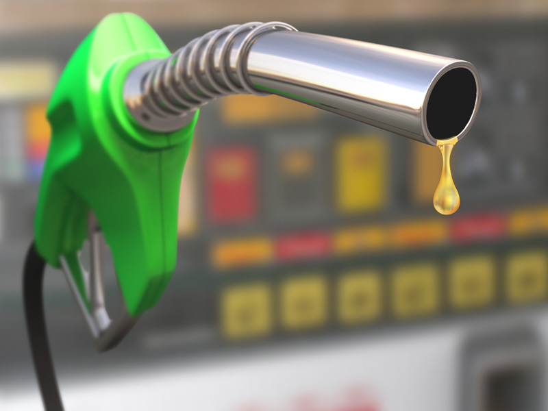 Gobierno congela el precio de combustibles