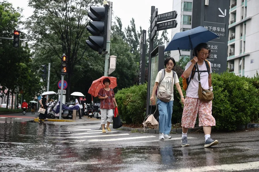 China suma cerca de 29.000 evacuados por el tifón Narra y fuertes lluvias en el norte