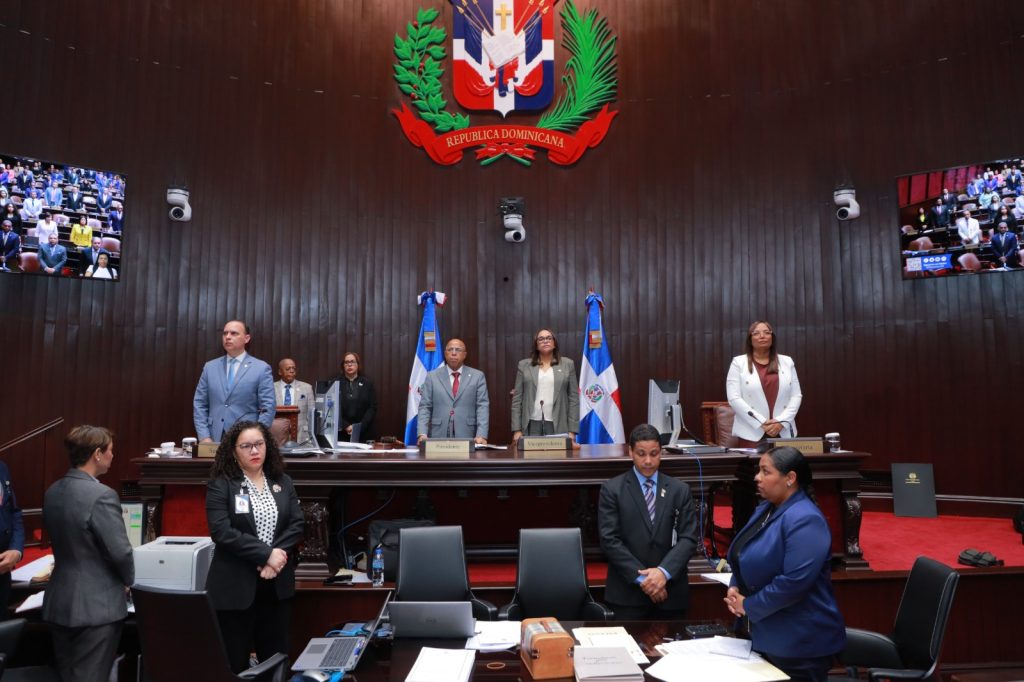 Diputados aprueban proyecto de ley obliga a impartir en escuelas materia de Moral y Cívica 