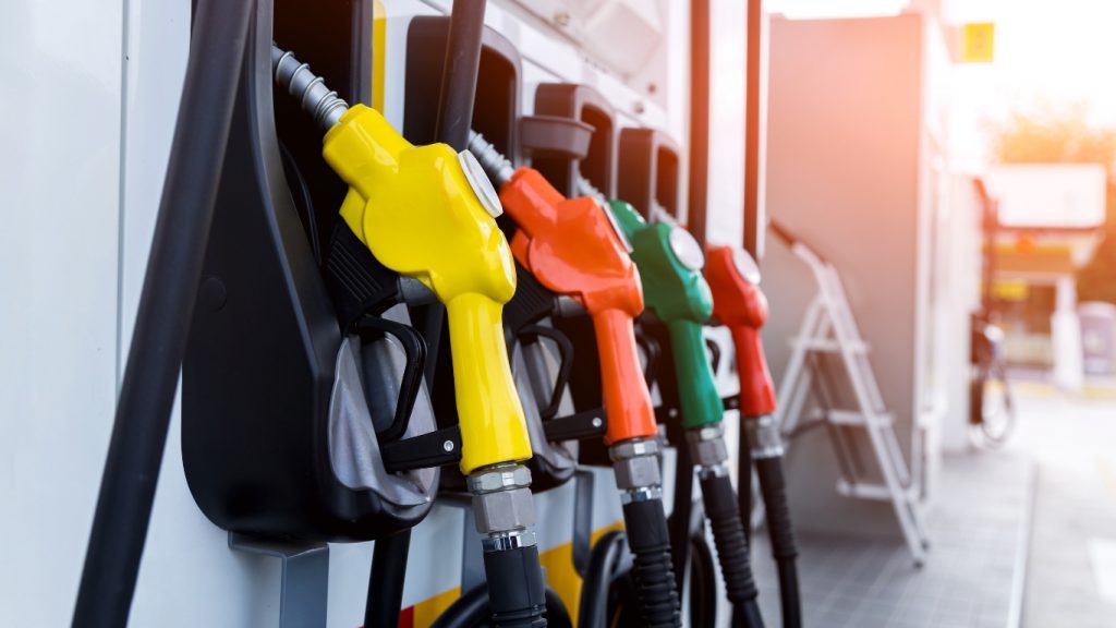 Gobierno dispone aumento en gasolina premium y regular
