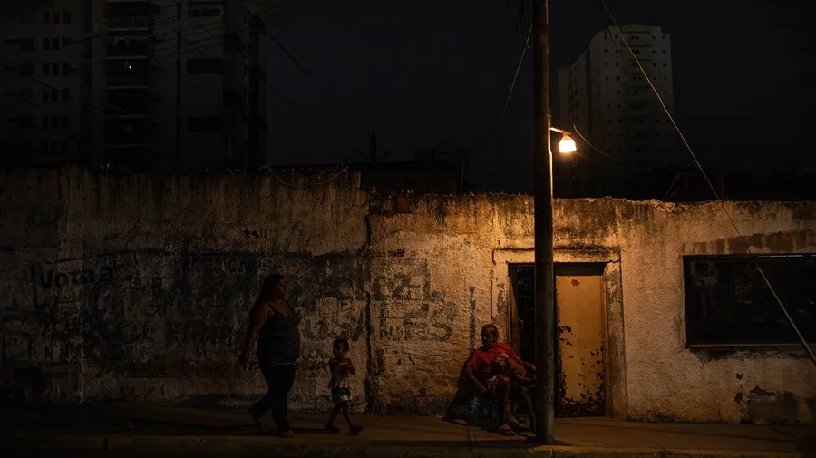 Oposición en Venezuela denuncia un apagón en varias regiones en el oeste del país