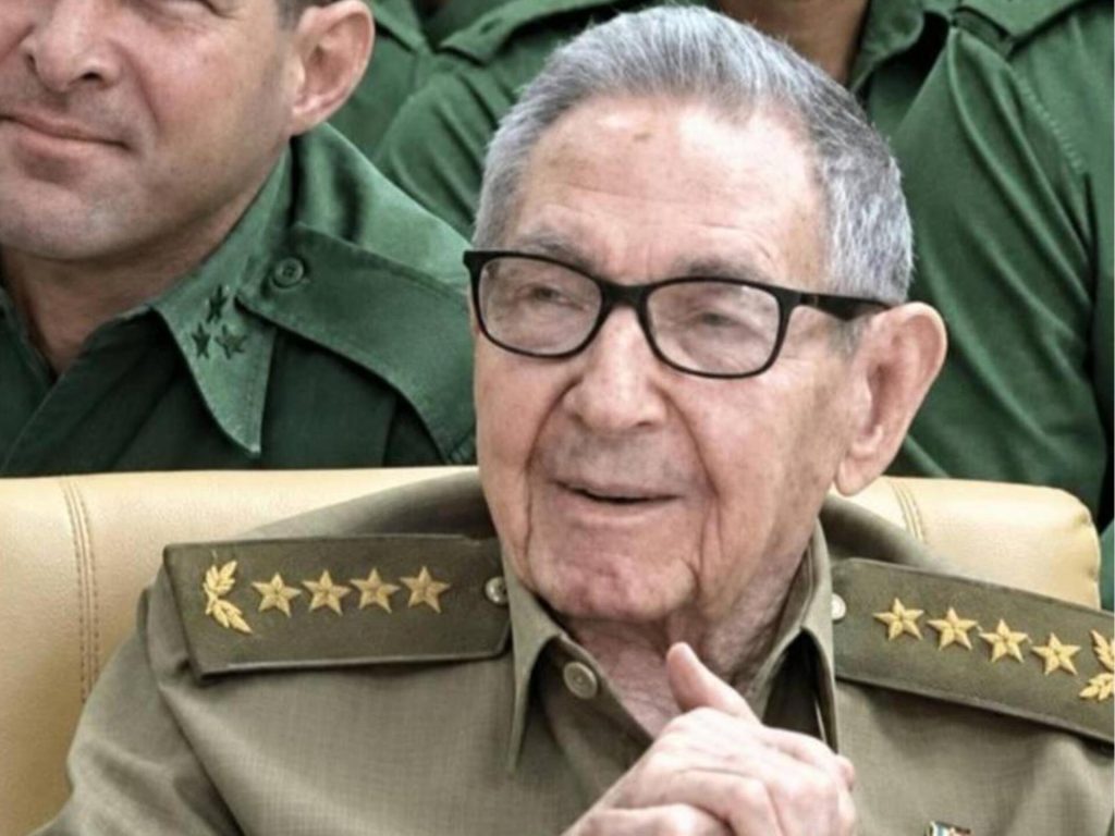 Raúl Castro reaparece en acto público tras rumores sobre su salud