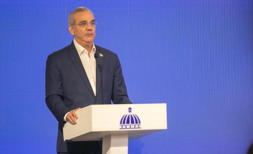 Abinader defiende entrada de Viettel Mobile a RD