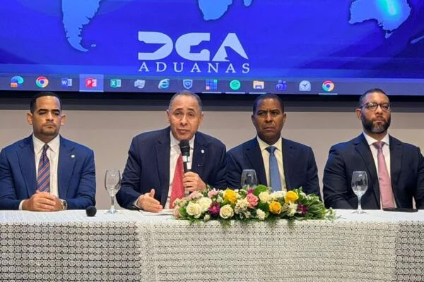 Aduanas anuncia medidas para controlar tránsito de mercancías hacia Haití ante denuncias de desvío