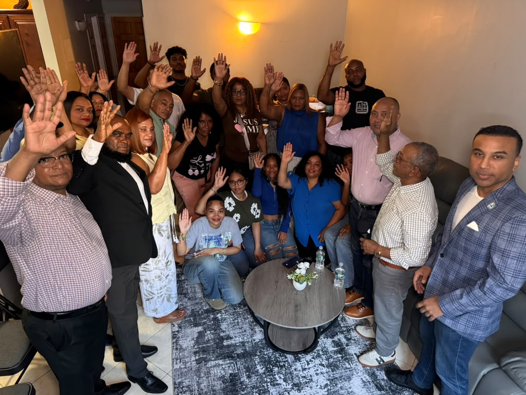 Fuerza del Pueblo continúa juramentando nuevos miembros en Nueva York