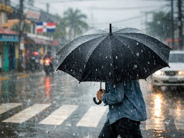 COE mantiene 21 provincias en alerta por lluvias asociadas a onda tropical y vaguada