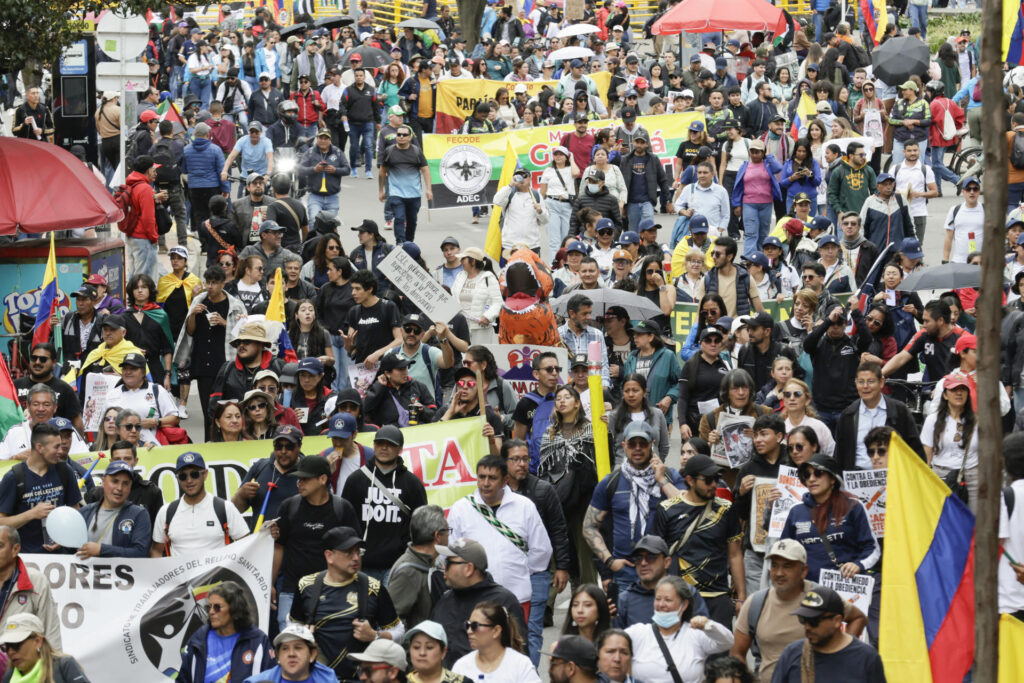 Hacen primer paro nacional a gobierno de De la Espriella