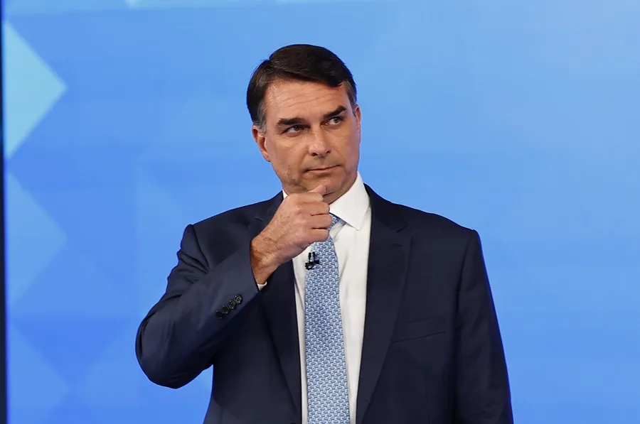 Flávio Bolsonaro llega a Miami EE.UU. tras huir de Brasil después de perder las elecciones