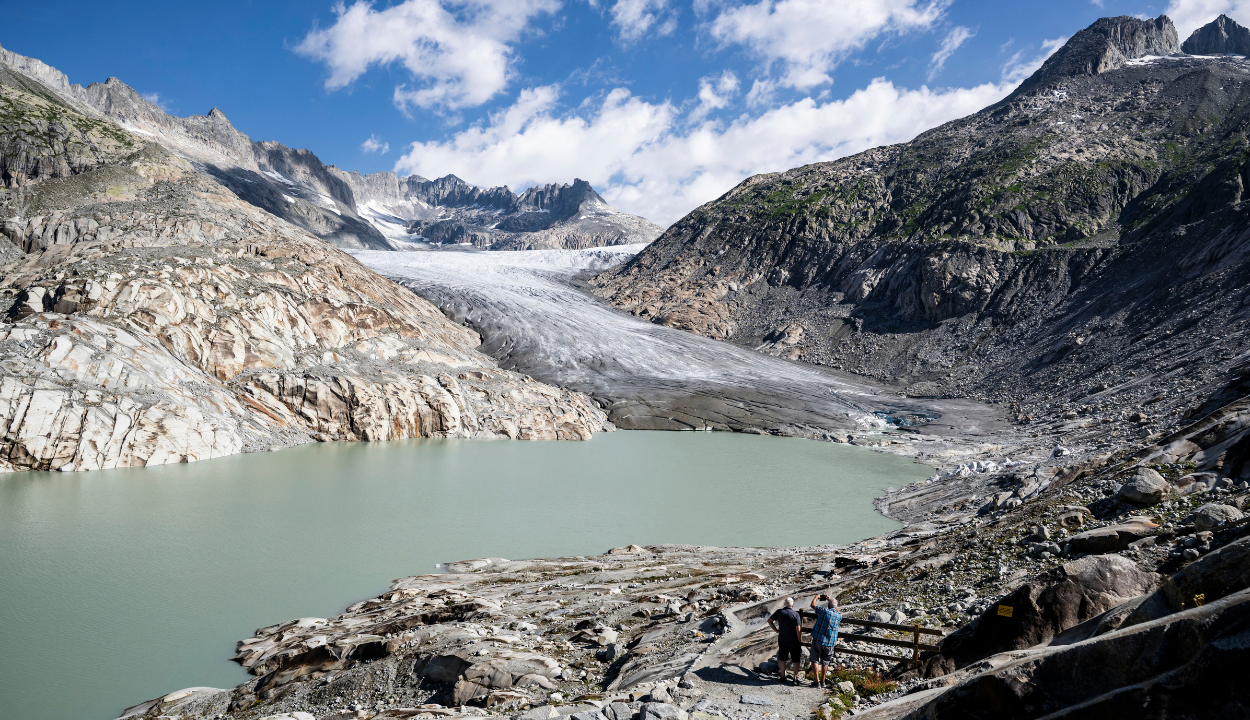 Dos glaciares desaparecen en Suiza tras un año de calor y poca nieve