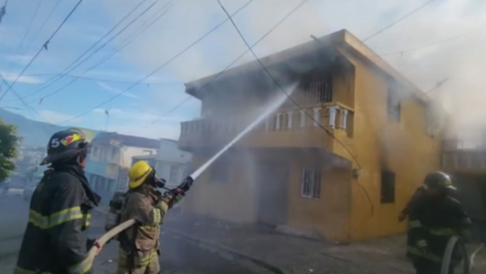 Incendio arrasa fábrica de cosméticos y artículos quirúrgicos en Cienfuegos