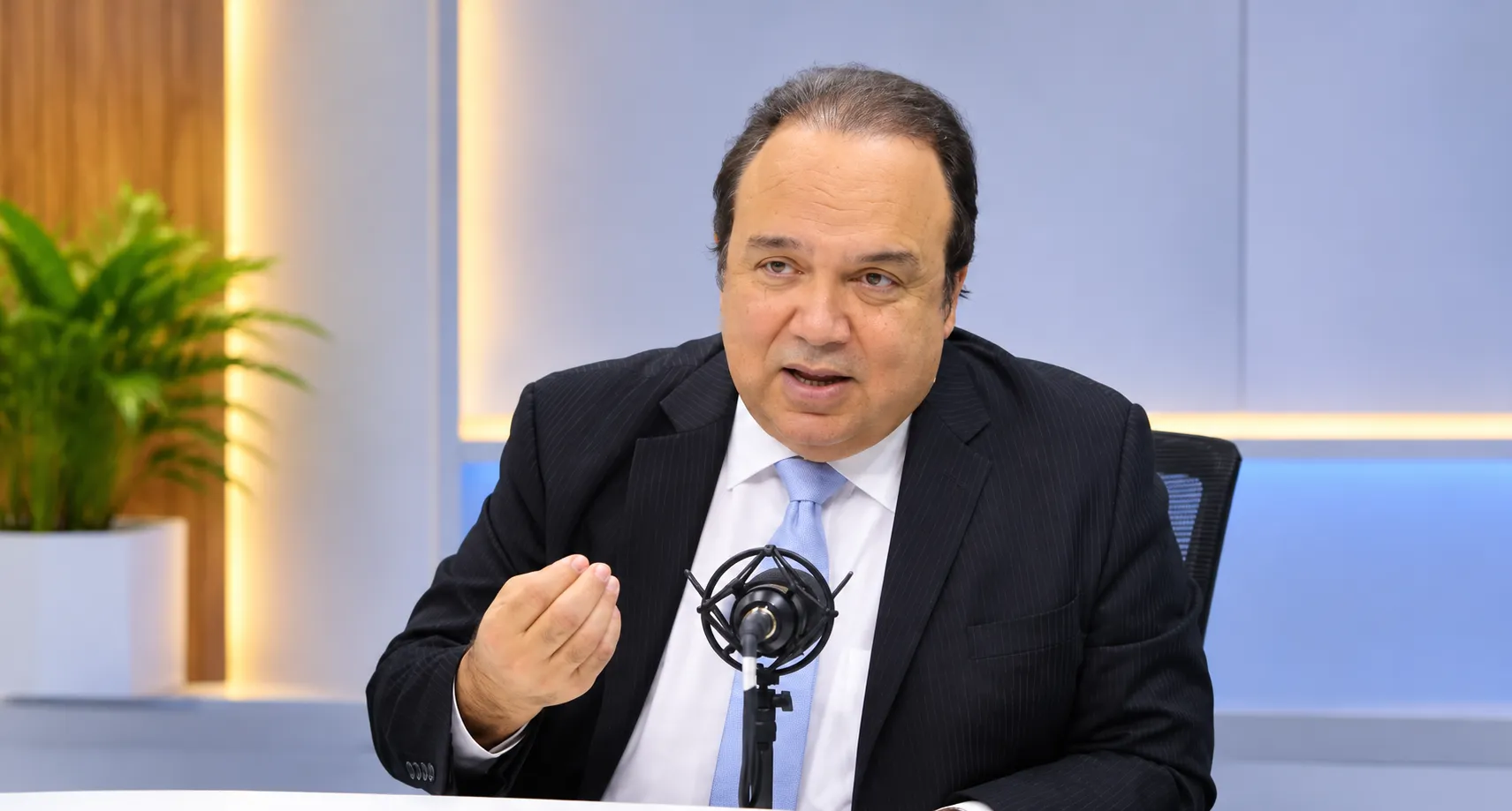 Vinicio Castillo pide plan militar ante posible éxodo haitiano por agravamiento de la crisis