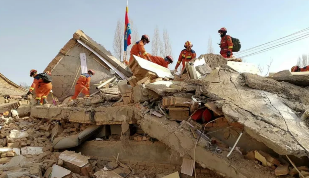 Terremoto en China deja 16 muertos, 32 heridos y cientos de casas derrumbadas
