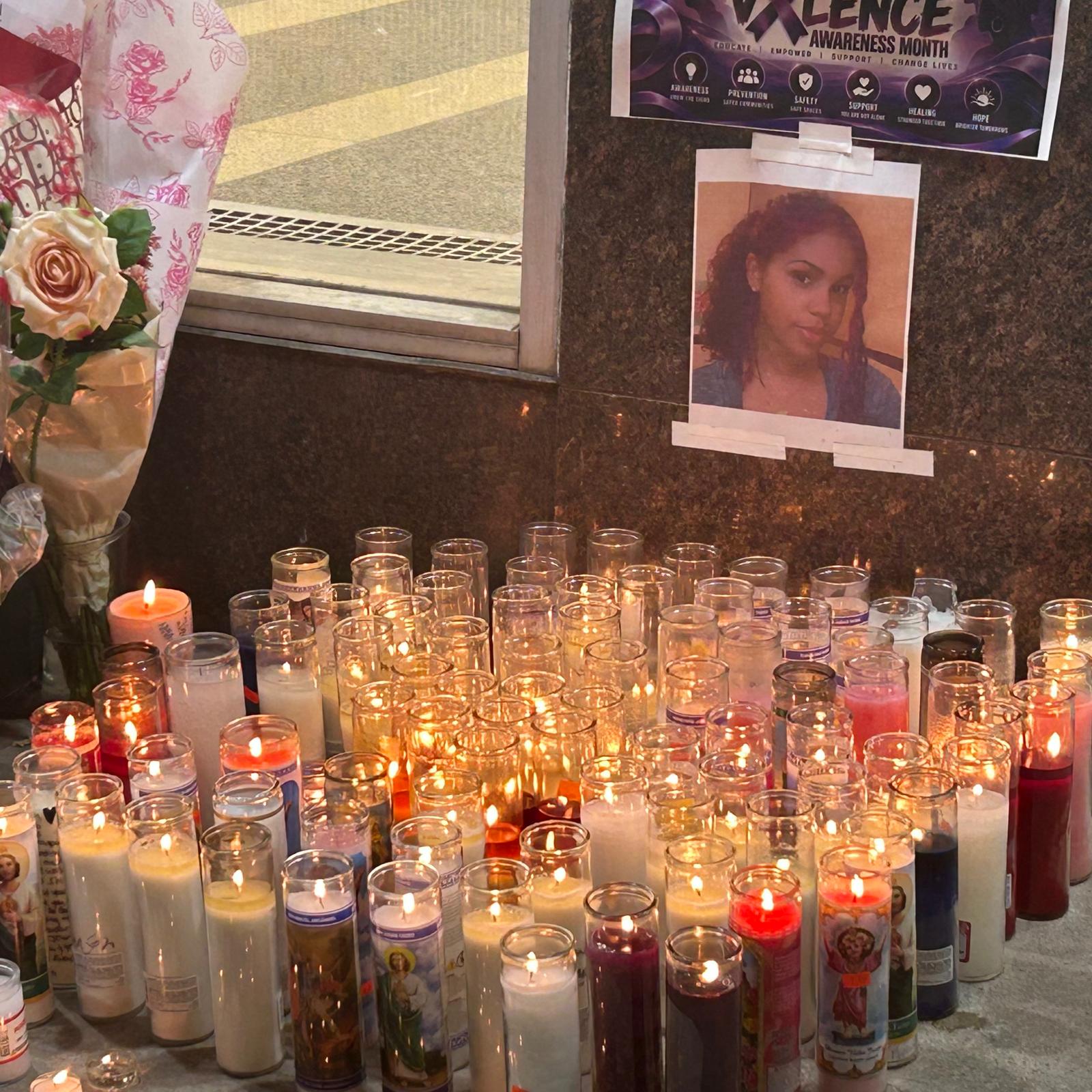 Vigilia en El Bronx exige protección para las mujeres tras muerte de joven dominicana