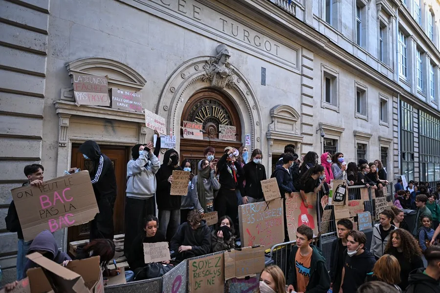 Miles de estudiantes se movilizan en Francia