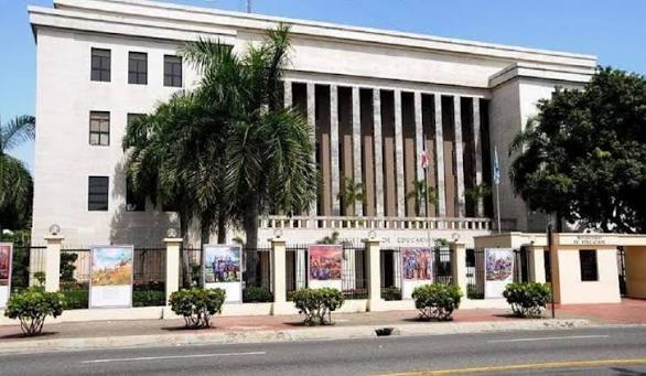 Minerd suspende docencia este martes en zonas vulnerables bajo alerta amarilla