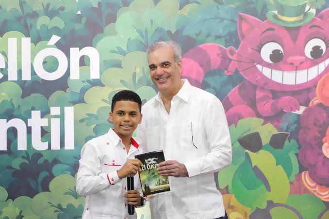 Abinader invita a niños y jóvenes a cultivar hábito de lectura en la Feria Internacional del Libro 2026
