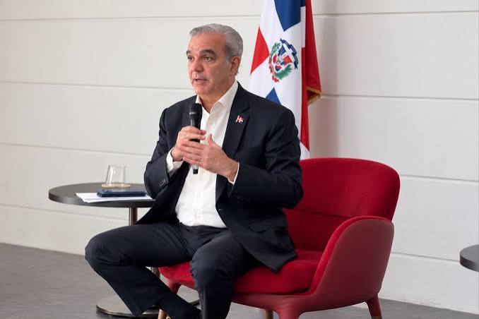 Abinader plantea crear un espacio cultural para los dominicanos en Roma