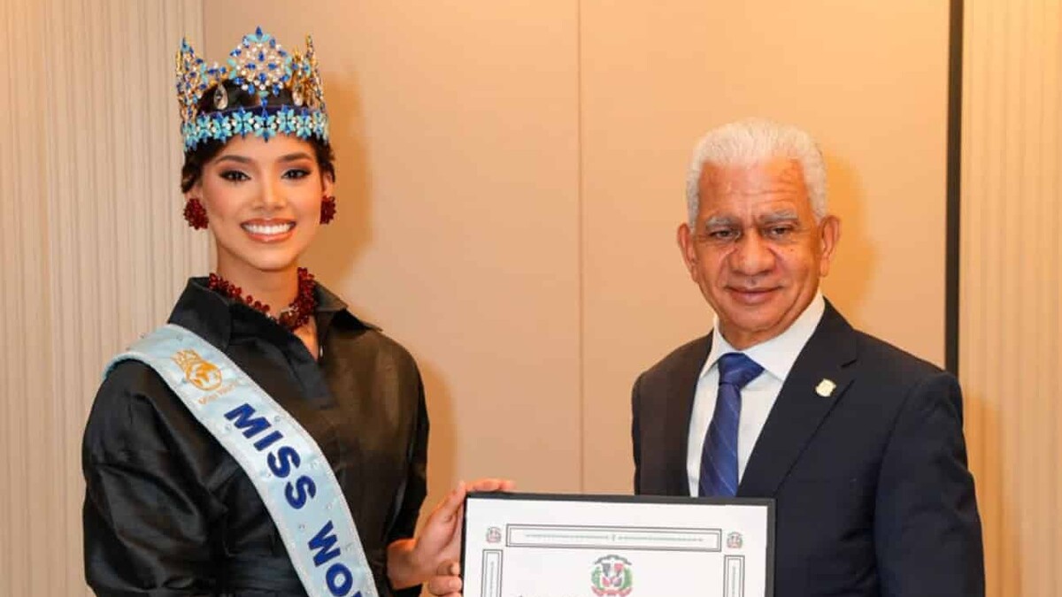 Senado reconoce a Miss Mundo 2026 Joheirry Mola por su trayectoria