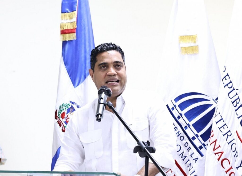 Ministro Cruz prohibe uso de instalaciones deportivas de RD a selección haitiana de fútbol tras incidentes en el Olímpico