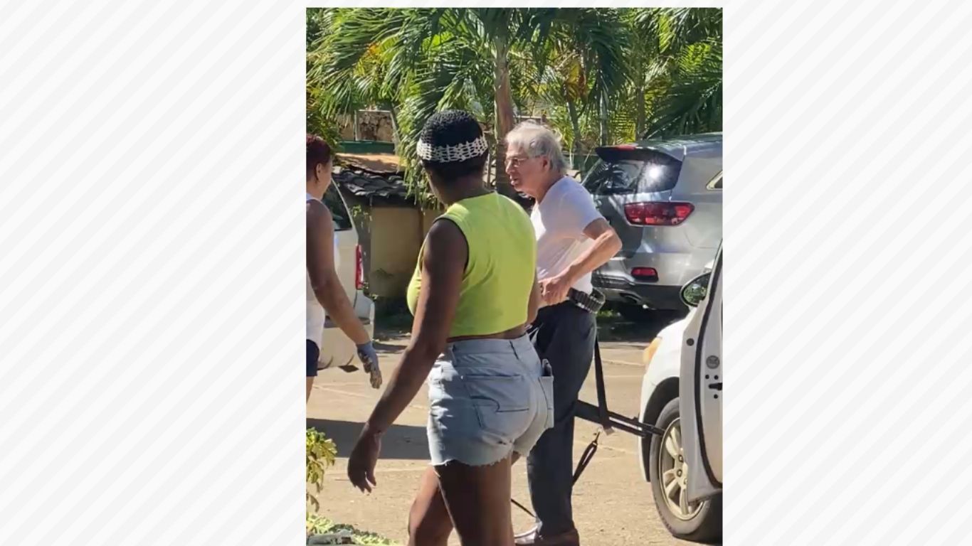 ¡Tensión en Ciudad Juan Bosch! Denuncian persona armada en residencial